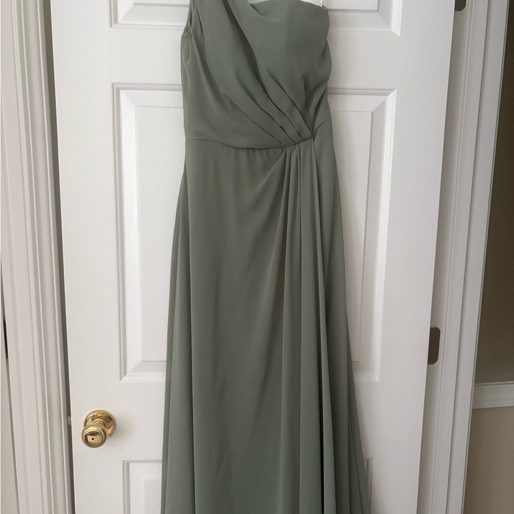 Elegant Green Evening Gown